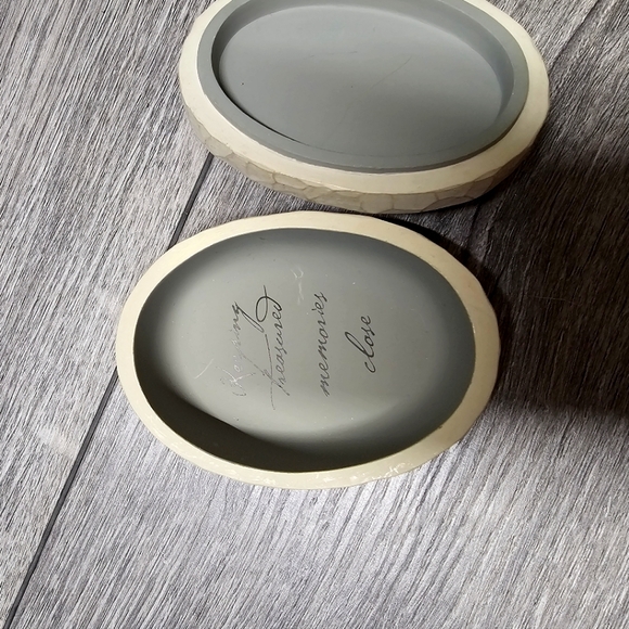 2004 Susan Lordi Willow Tree Remembrance Box of Memories Sm Trinket/ Ring Box - Picture 2 of 11